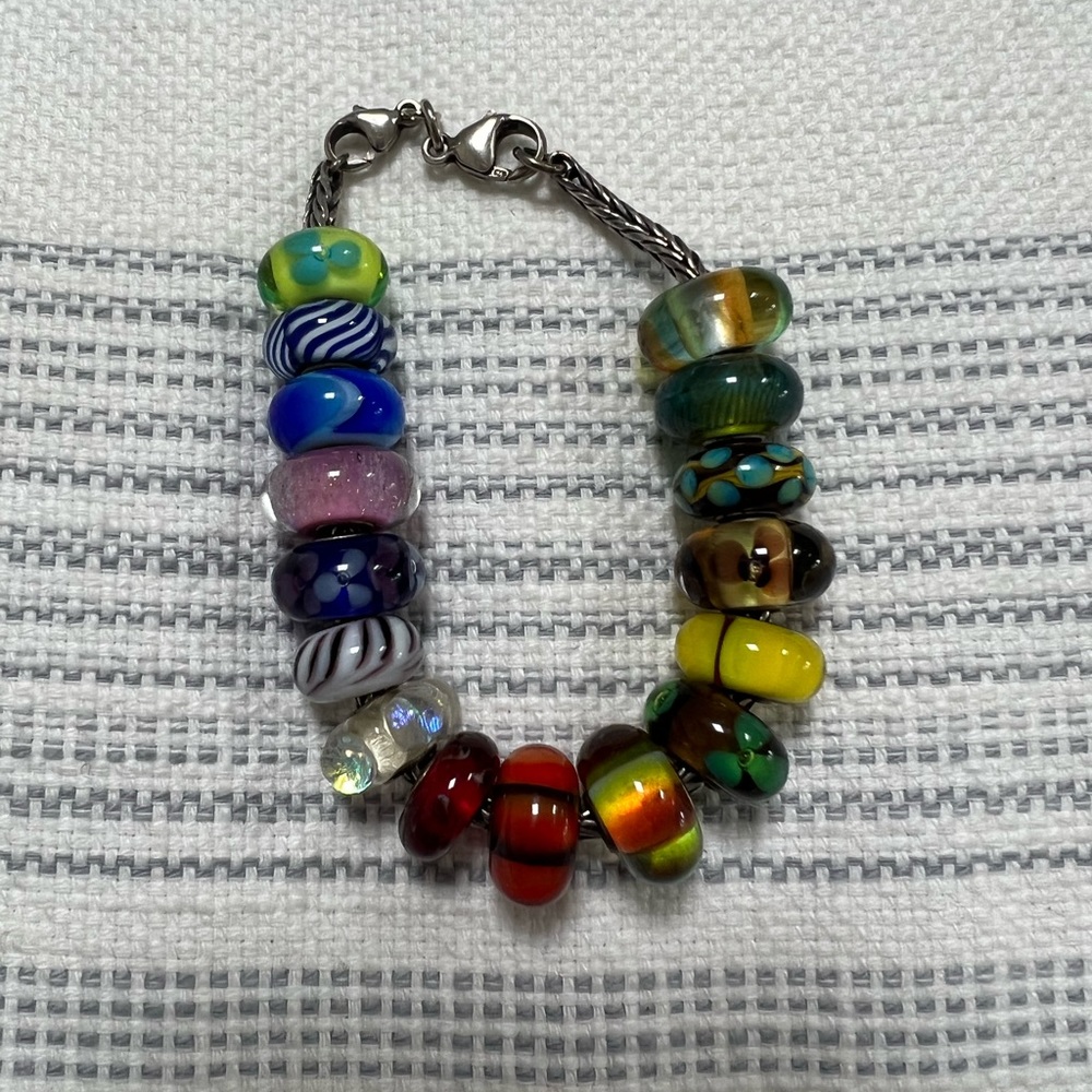 Adorable Trollbead Bracelet with 16 trollbeads.